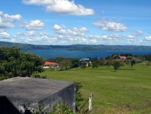 The lake view directly in front takes in Santa Elena Island. 